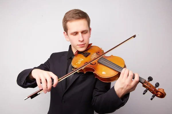 Homem tocando violino — Fotografia de Stock