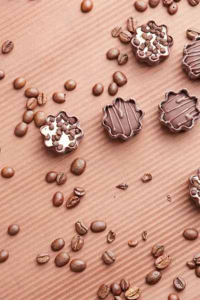 Dulces de chocolate con granos de café — Foto de Stock