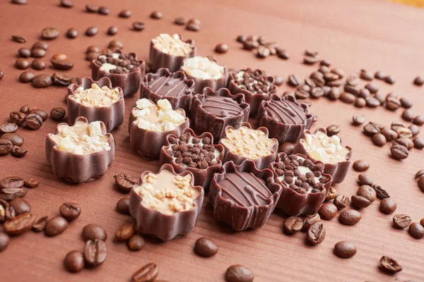 Dulces de chocolate con granos de café — Foto de Stock