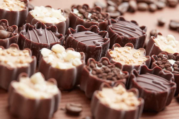 Schokoladenbonbons mit Kaffeebohnen — Stockfoto