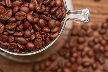 Taze kavrulmuş kahve çekirdekleri Kupası 