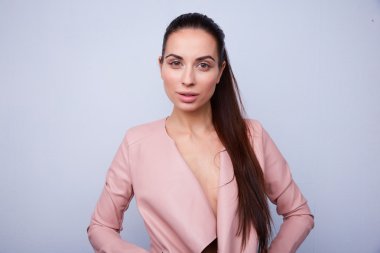 uzun saçlı esmer güzel