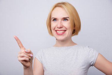 Güzel sarışın genç kadın Puan