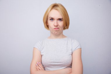 Sarışın suçlu bakmak