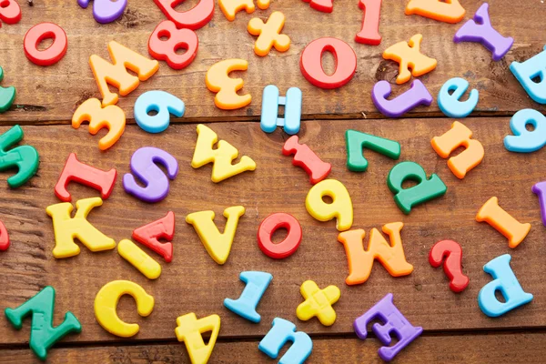 Letras magnéticas coloridas —  Fotos de Stock