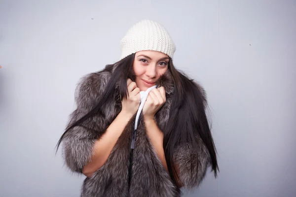 Woman in a fur coat — Stock Photo, Image