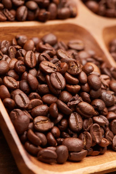 Granos de café en bandeja — Foto de Stock