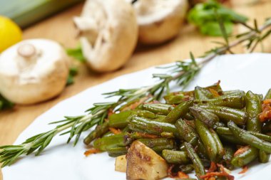 Kızarmış yeşil fasulye