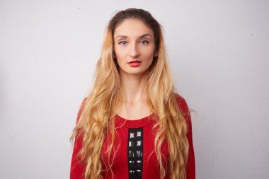 Güzel genç üzgün kız