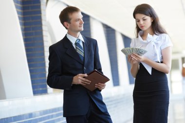 Para ve tablet ile işadamı işkadını 