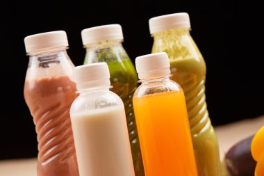 şişe suları ve sebze smoothies