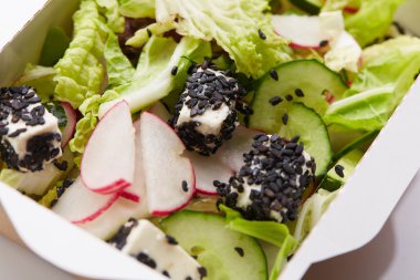 turp, salatalık ve peynir salatası