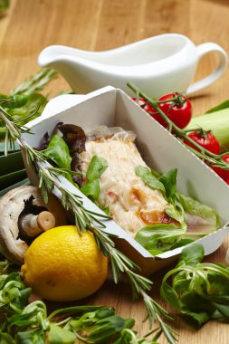 Omlet buğulanmış sebze ve yeşillik ile