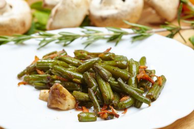 Kızarmış yeşil fasulye