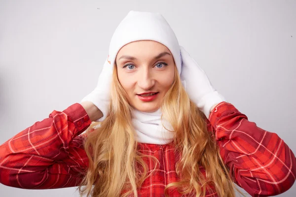 Schönes Mädchen mit weißem Hut und Schal — Stockfoto