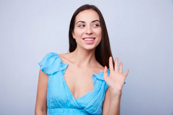 Jovem bela morena sorrindo — Fotografia de Stock