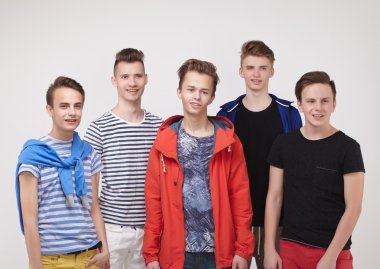 Eşofman birlikte genç erkeklerde