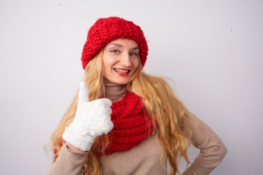 Her şey yolunda sarışın gösterir