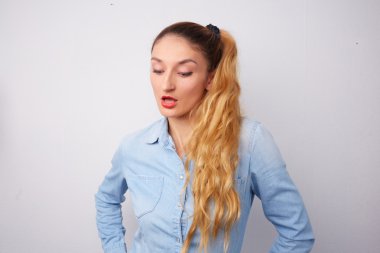 Güzel sarışın kadın merak ettim