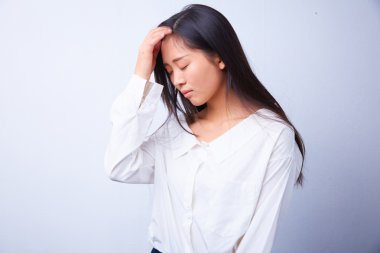 Güzel genç Çince endişelendiriyor 