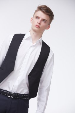 Kendine güvenen genç işadamı 