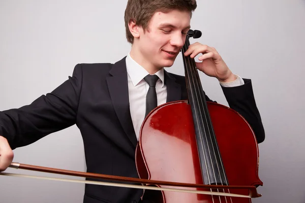 Jovem com violoncelo — Fotografia de Stock