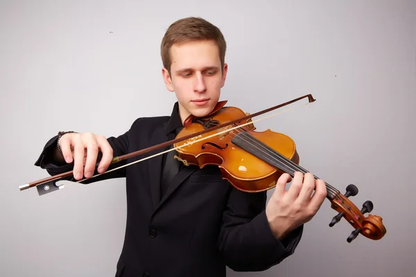 Людина з вінтажною скрипкою — стокове фото