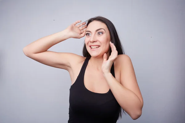 Morena mulher está feliz em ver — Fotografia de Stock