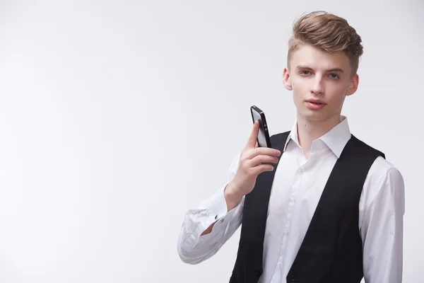 Jovem empresário confiante com telefone — Fotografia de Stock