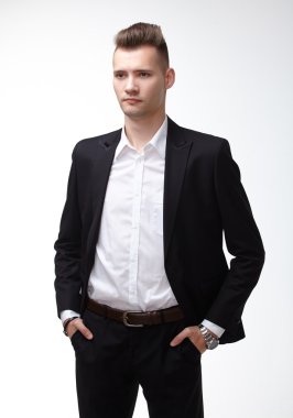 Kendine güvenen genç işadamı 