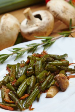 Kızarmış yeşil fasulye