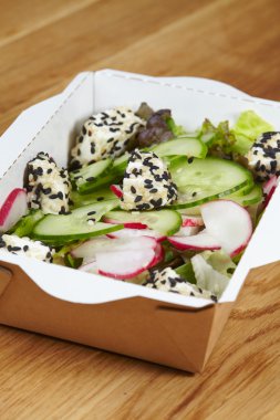 turp, salatalık ve peynir salatası