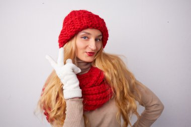 Her şey yolunda sarışın gösterir