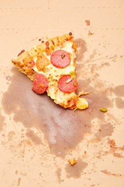 Sosis ile lezzetli Pizza