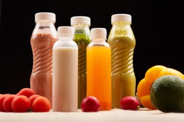 şişe suları ve sebze smoothies