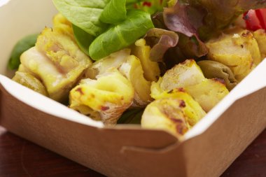 Balık, domates ve otlar Kahvaltı