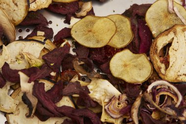 Lezzetli tatlı meyve cips karışımı 