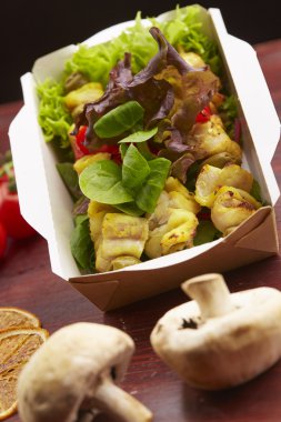 Balık, domates ve otlar Kahvaltı