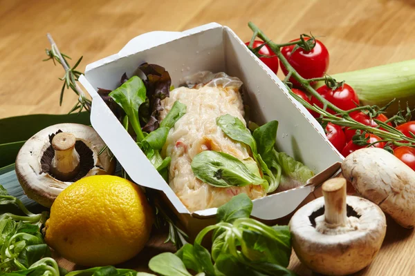 Omlet buğulanmış sebze ve yeşillik ile