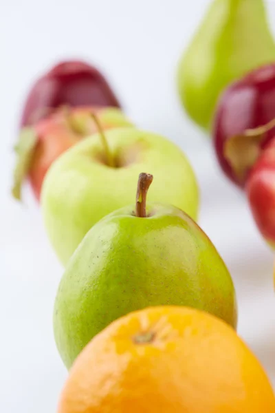 Reife Früchte isoliert — Stockfoto