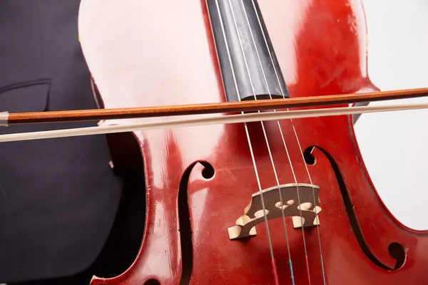 Çello ile genç adam