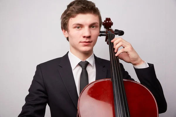 Ung man med cello — Stockfoto