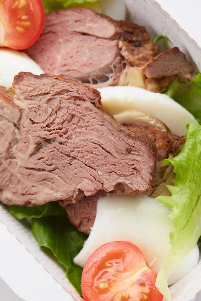 taze sebze ve et haşlanmış yumurta,