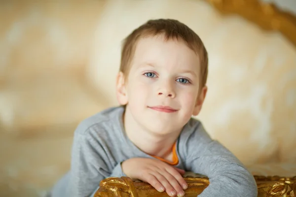 Mooie jongen lachend — Stockfoto