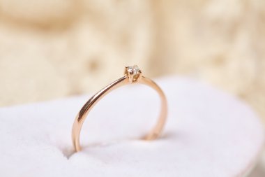 altın yüzük kutusu