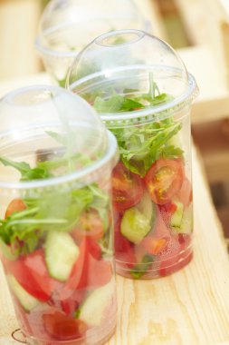 bardak paket servisi olan restoran salata