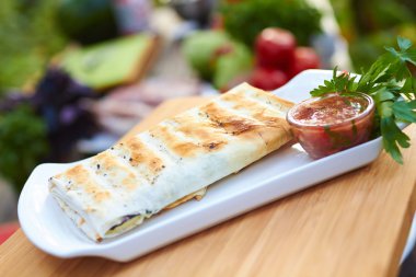 pide ve sos plaka üzerinde