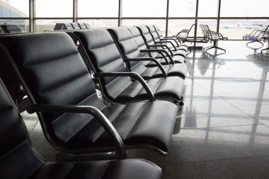 Salon koltuk havaalanında bekliyor 