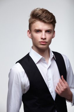 Kendine güvenen genç işadamı 