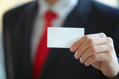iş kartı veren işadamı